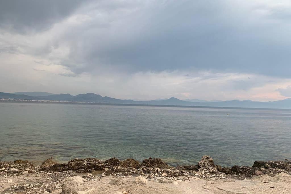 Beachfront Garden Apartment- Atlas Complex Лутракі Екстер'єр фото