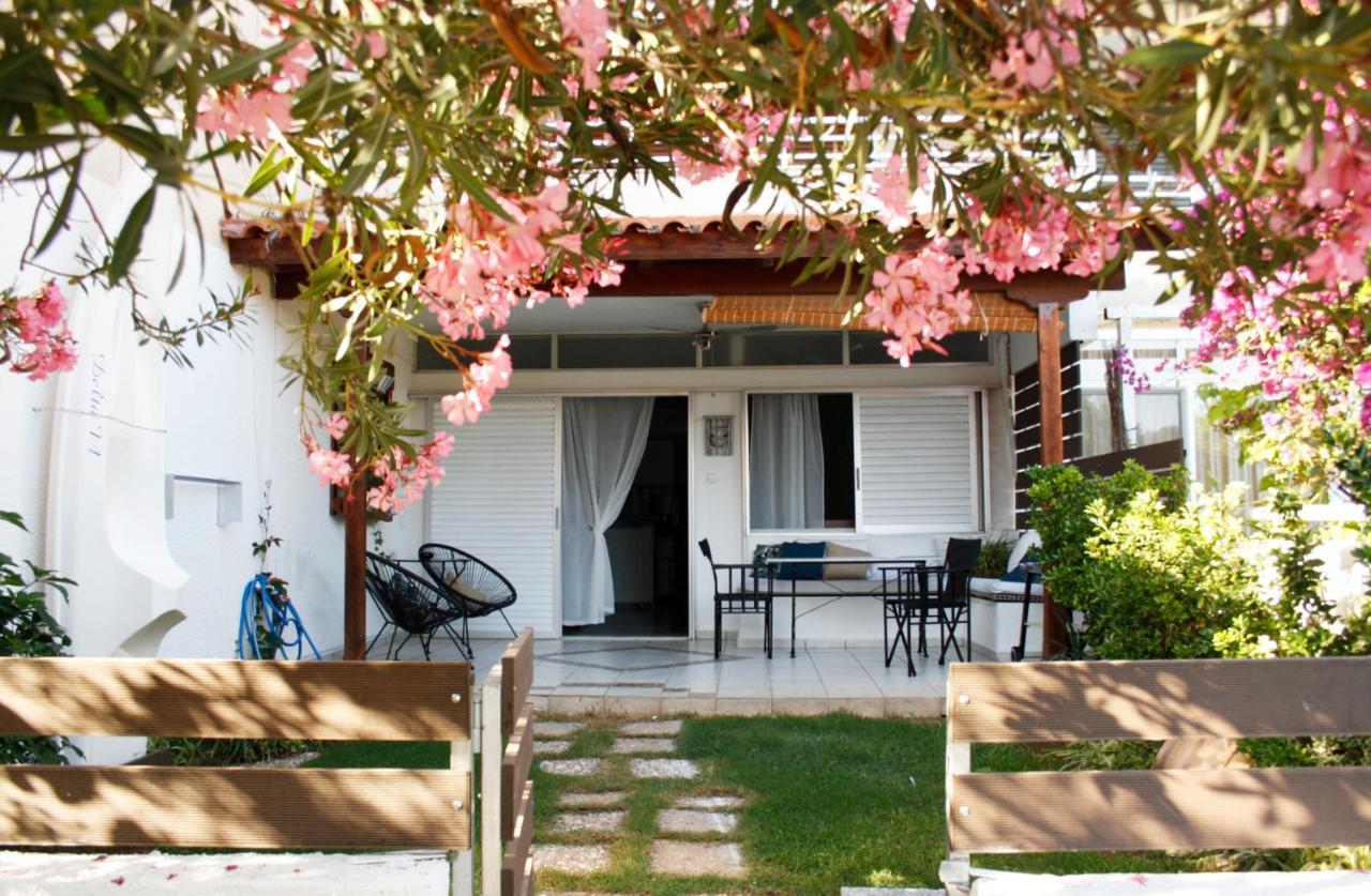 Beachfront Garden Apartment- Atlas Complex Лутракі Екстер'єр фото